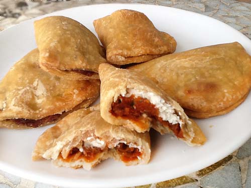 Empanadillas de sobrasada doradas y crujientes